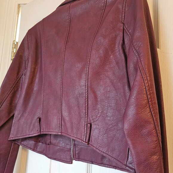 Red leather jacket - Picture 5 of 10